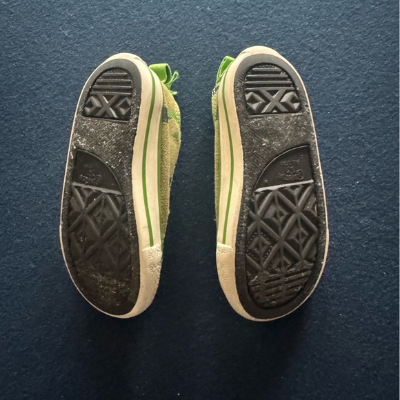 The cutest little converse! Kids Green Frog Canvas Shoes- EUC🐸lots of life left! - Picture 7 of 9